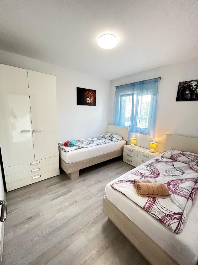 Holiday House "Sabine Green" Skrbčići Exteriör bild